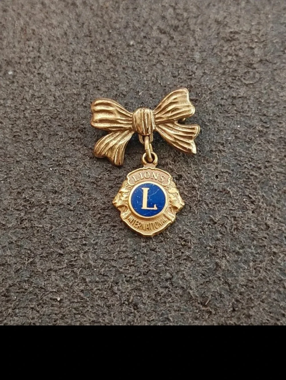 1950s Lions Clubs International Ladies Bow Knot Pin With Dangling Charm